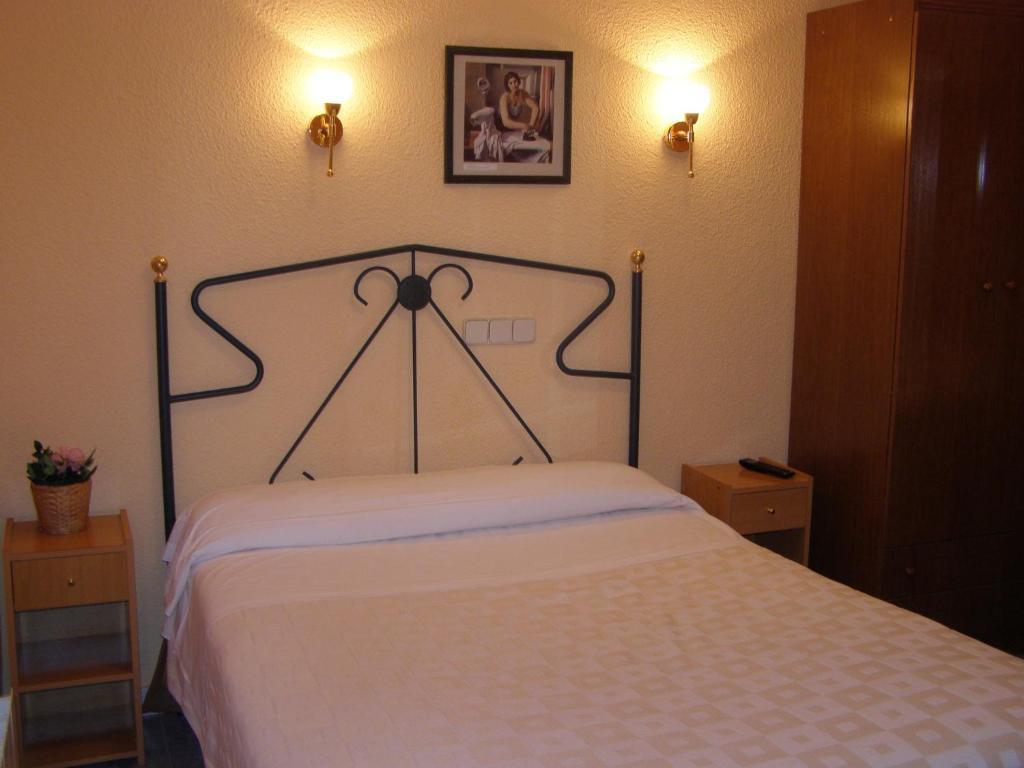 Hostal Residencia Fernandez Madrid Room photo